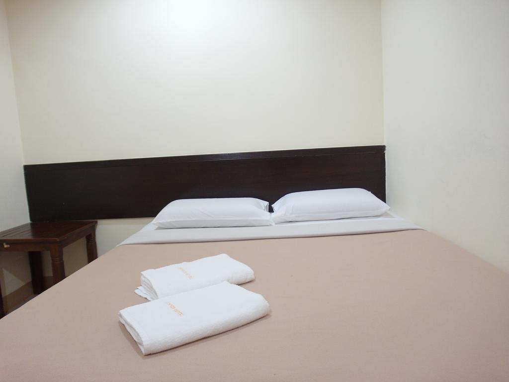 Sunnie Hotel Τζόχορ Μπάχρου Δωμάτιο φωτογραφία